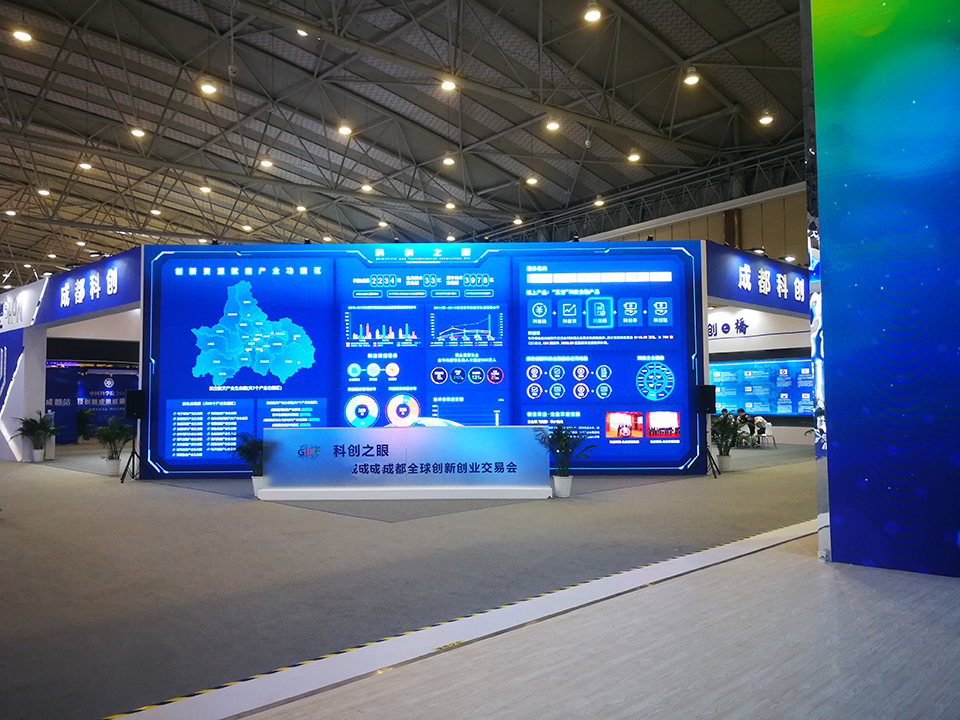 成都?xì)夂驅(qū)︼@示屏的影響：潮濕天氣下的LED屏幕維護(hù)技巧