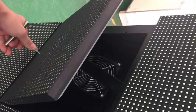 成都顯示屏維護:川渝地區(qū)的氣候條件多樣,顯示屏如何維護?